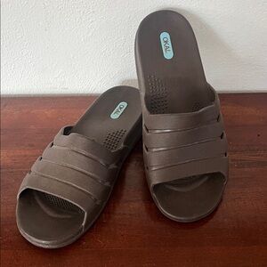 OKA b. Grayson Orthopedic Slide Sandals in Hot Chocolate Brown Size Large